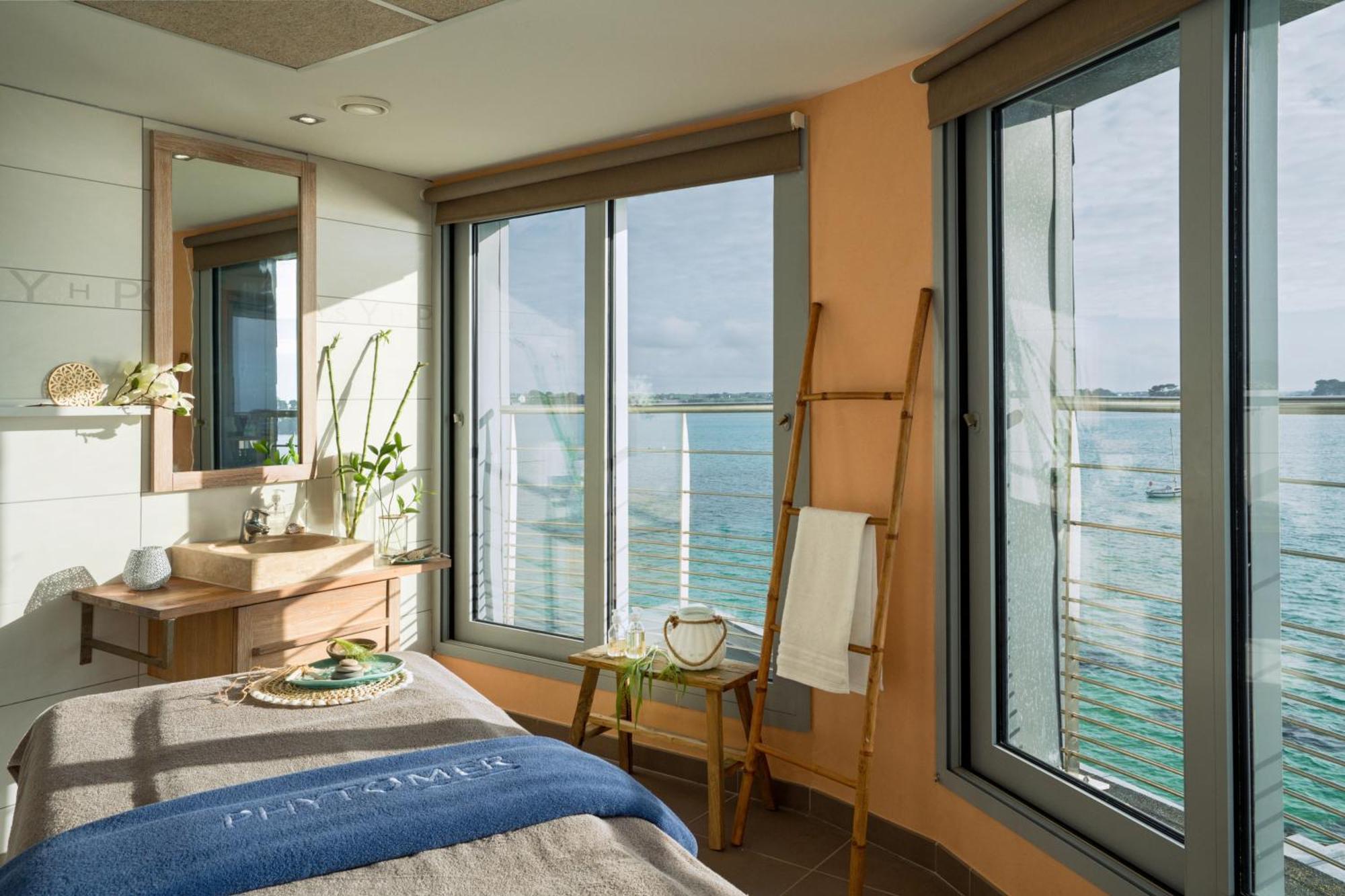 Hotel Valdys Thalasso & Spa - Beau Rivage Роскоф Экстерьер фото